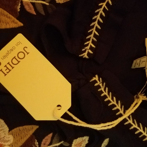 Gorgeous embroidered blouse. - Picture 4 of 4